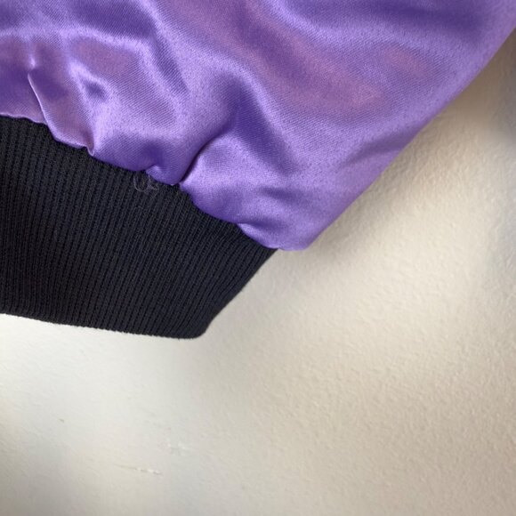 NWT FRIENDS Men’s Medium Purple ‘Central Perk’ Bomber Outerwear Jacket Joey - Picture 15 of 15